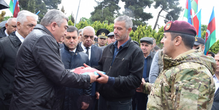 Birinci Qarabağ müharibəsində itkin düşmüş şəhid Elşən Ərzumanovun dəfn mərasimi olub.
