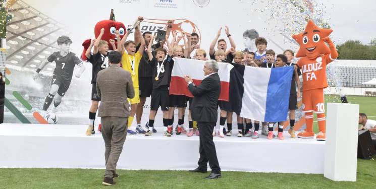 12 yaşadək futbolçular arasında III “Ulduz Cup” beynəlxalq futbol turnirinin final oyunu keçirilib.