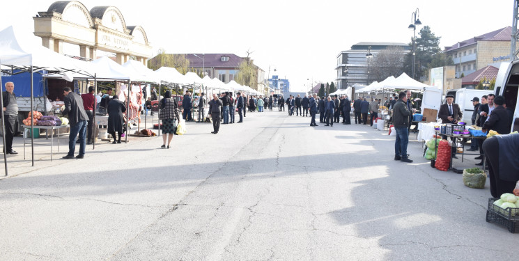 “Quba Meydanı” parkının qarşısında Novruz yarmarkası fəaliyyətə başlayıb.