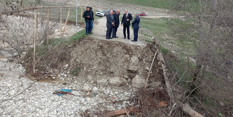 Quba Rayon İcra Hakimiyyətinin başçısı  İlqar Mahmudov intensiv leysan yağışlarının və torpaq sürüşmələrinin ciddi fəsadlar törətdiyi Quba-Alpan-Susay-Xınalıq, Quba-İspik-Xınalıq avtomobil yollarındakı mövcud vəziyyətlə tanış olmuşdur.