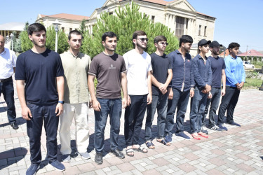 Qubada həqiqi hərbi xidmətə yola salınan çağırışçıların təntənəli yolasalma mərasimi keçirilib.