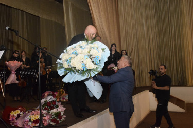 Qubada Ümummilli Lider Heydər Əliyevin anadan olmasının 103-cü ildönümünə həsr olunmuş konsert proqramı keçirilib.
