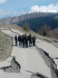 Quba-Qonaqkənd-Muçu avtomobil yolunun 42-ci kilometrliyində yaranmış vəziyyətlə əlaqədar Rayon İcra Hakimiyyətinin başçısı İlqar Mahmudov əraziyə baxış keçirmişdir.