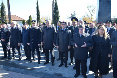 Zəfər Günündə rayonun Şəhidlər Xiyabanı ziyarət olundu.