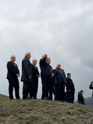 Avtomobil Yolları Dövlət Agentliyinin idarə heyətinin sədri Vüsal Nəsirli və   Quba RİH başçısı İlqar Mahmudov sürüşmə ərazilərinə baxış keçirmişdir.