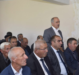 Xaltan kəndində vətəndaşlarla səyyar qəbul keçirildi.