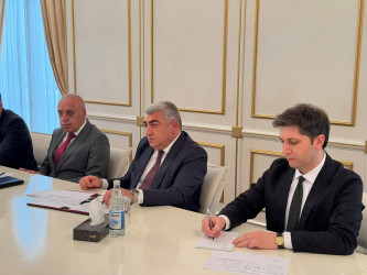Fərdi vətəndaş qəbulları davam etdirilir.