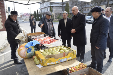 “Quba Meydanı” parkının qarşısında Novruz və Ramazan bayramları münasibətilə yarmarka fəaliyyətə başlayıb.