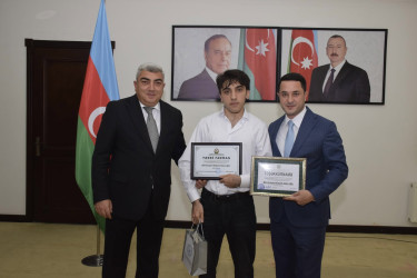Ali təhsil müəssisələrinə yüksək balla qəbul olunan məzunlarla görüş keçirildi.