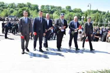 Ümummilli Lider Heydər Əliyevin anadan olmasının 102-ci ildönümü ilə əlaqədar Ulu Öndərin Quba şəhərindəki adını daşıyan mədəniyyət və istirahət parkındakı abidəsi ziyarət edilib.