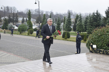 12 Dekabr - Ümummilli Lider Heydər Əliyevin Anım Günü Ulu Öndərin abidəsi ziyarət olunub.