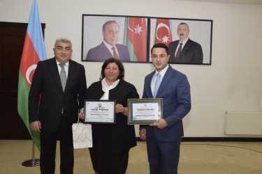 Ali təhsil müəssisələrinə yüksək balla qəbul olunan məzunlarla görüş keçirildi.