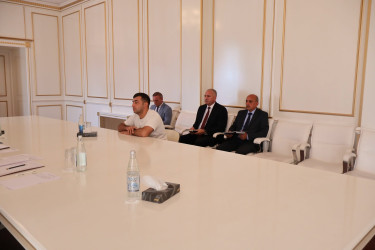 Rayon İcra Hakimiyyəti başçısı İlqar Mahmudov tərəfindən fərdi vətəndaş qəbulları davam etdirilir.