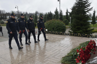 12 Dekabr - Ümummilli Lider Heydər Əliyevin Anım Günü Ulu Öndərin abidəsi ziyarət olunub.