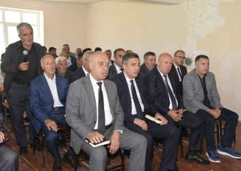 Xaltan kəndində vətəndaşlarla səyyar qəbul keçirildi.