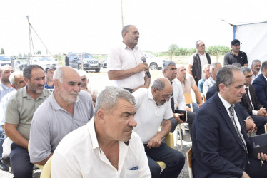 Yalavanc kəndində vətəndaşlarla səyyar qəbul keçirilib.
