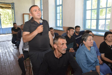 Yerfi kəndində vətəndaşlarla səyyar qəbul keçirildi.