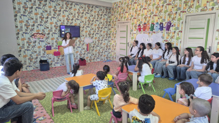 Məktəbəqədər təhsil müəssisəsində "Yol hərəkəti qaydaları" haqqında maarifləndirici tədbir keçirilmişdir.