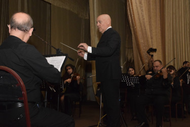 Qubada Ümummilli Lider Heydər Əliyevin anadan olmasının 103-cü ildönümünə həsr olunmuş konsert proqramı keçirilib.