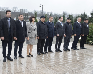 12 Dekabr - Ümummilli Lider Heydər Əliyevin Anım Günü Ulu Öndərin abidəsi ziyarət olunub.