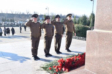 12 Dekabr - Ümummilli Lider Heydər Əliyevin anım günü.