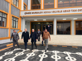 Quba Rayon İcra Hakimiyyətinin başçısı İlqar Mahmudov, Çingiz Mursalov adına Vəlvələ kənd tam orta məktəbinin yeni binasında son tamamlama işlərinin gedişatı və burada yaradılan şəraitlə tanış olmuşdur.