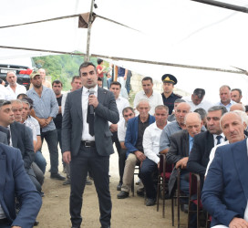 Rayon İcra Hakimiyyətinin başçısı İlqar Mahmudov Küsnət kəndində səyyar vətəndaş qəbulu keçirilib.