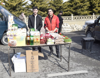 “Quba Meydanı” parkının qarşısında Novruz və Ramazan bayramları münasibətilə yarmarka fəaliyyətə başlayıb.