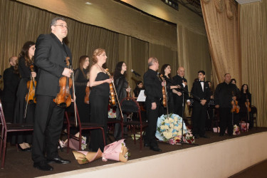 Qubada Ümummilli Lider Heydər Əliyevin anadan olmasının 103-cü ildönümünə həsr olunmuş konsert proqramı keçirilib.