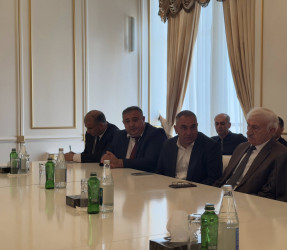 Quba Rayon İcra Hakimiyyətinin başçısı İlqar Mahmudov bir qrup fermerlə görüş keçirmişdir.