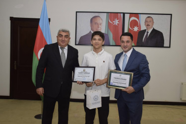 Ali təhsil müəssisələrinə yüksək balla qəbul olunan məzunlarla görüş keçirildi.
