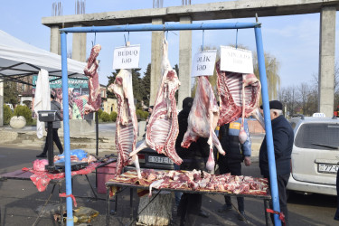 “Quba Meydanı” parkının qarşısında Novruz və Ramazan bayramları münasibətilə yarmarka fəaliyyətə başlayıb.