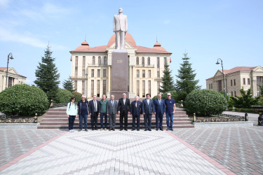 Rayon İcra Hakimiyyətinin başçısı İlqar Mahmudov Azərbaycan Dövlət Pedaqoji Universitetinin prorektoru, professor Asəf Zamanov, Azərbaycan Dövlət Pedaqoji Universitetinin, İstanbul Ticarət Universitetinin, İstanbul Texniki Universitetinin professor və müəllim heyəti  ilə görüş keçirmişdir.