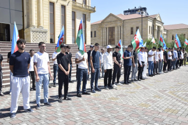 Qubada həqiqi hərbi xidmətə yola salınan çağırışçıların təntənəli yolasalma mərasimi keçirilib.