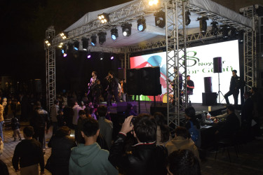Qubada Şanlı Zəfərin beşinci ildönümü münasibətilə möhtəşəm bayram konserti keçirilib.