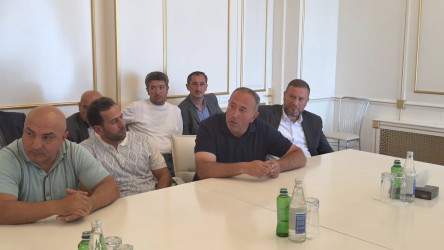 Quba Rayon İcra Hakimiyyətinin başçısı İlqar Mahmudov bir qrup fermerlə görüş keçirmişdir.