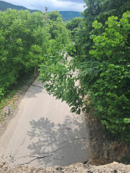 Quba Rayon İcra Hakimiyyətinin başçısı İlqar Mahmudov hadisə yerinə baxış keçirmişdir.