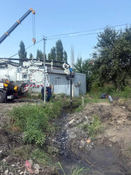 Qubada kanalizasiya xəttində yaranmış problemin aradan qaldırılması istiqamətində işlər davam etdirilir.