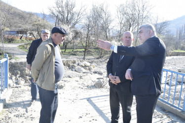 Rayon İcra Hakimiyyətinin başçısı sel sularının yaratdığı fəsadlarla yerində tanış olub.