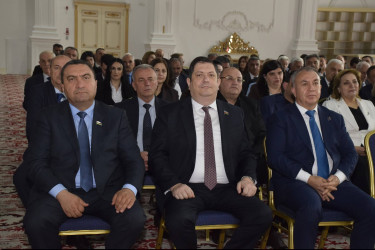 Qubada Ümummilli Lider Heydər Əliyevin anadan olmasının 103-cü ildönümünə həsr olunmuş konfrans keçirilmişdir.