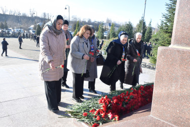 12 Dekabr - Ümummilli Lider Heydər Əliyevin anım günü.