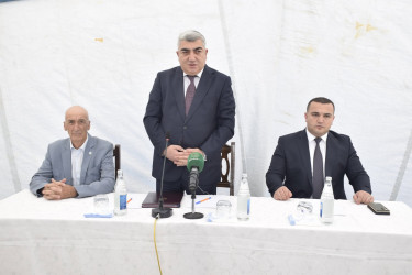 Yalavanc kəndində vətəndaşlarla səyyar qəbul keçirilib.