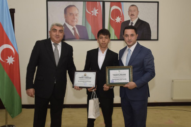 Ali təhsil müəssisələrinə yüksək balla qəbul olunan məzunlarla görüş keçirildi.